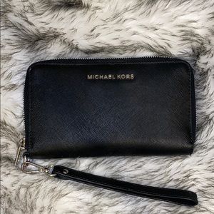 Michael Kors Smartphone Wristlet